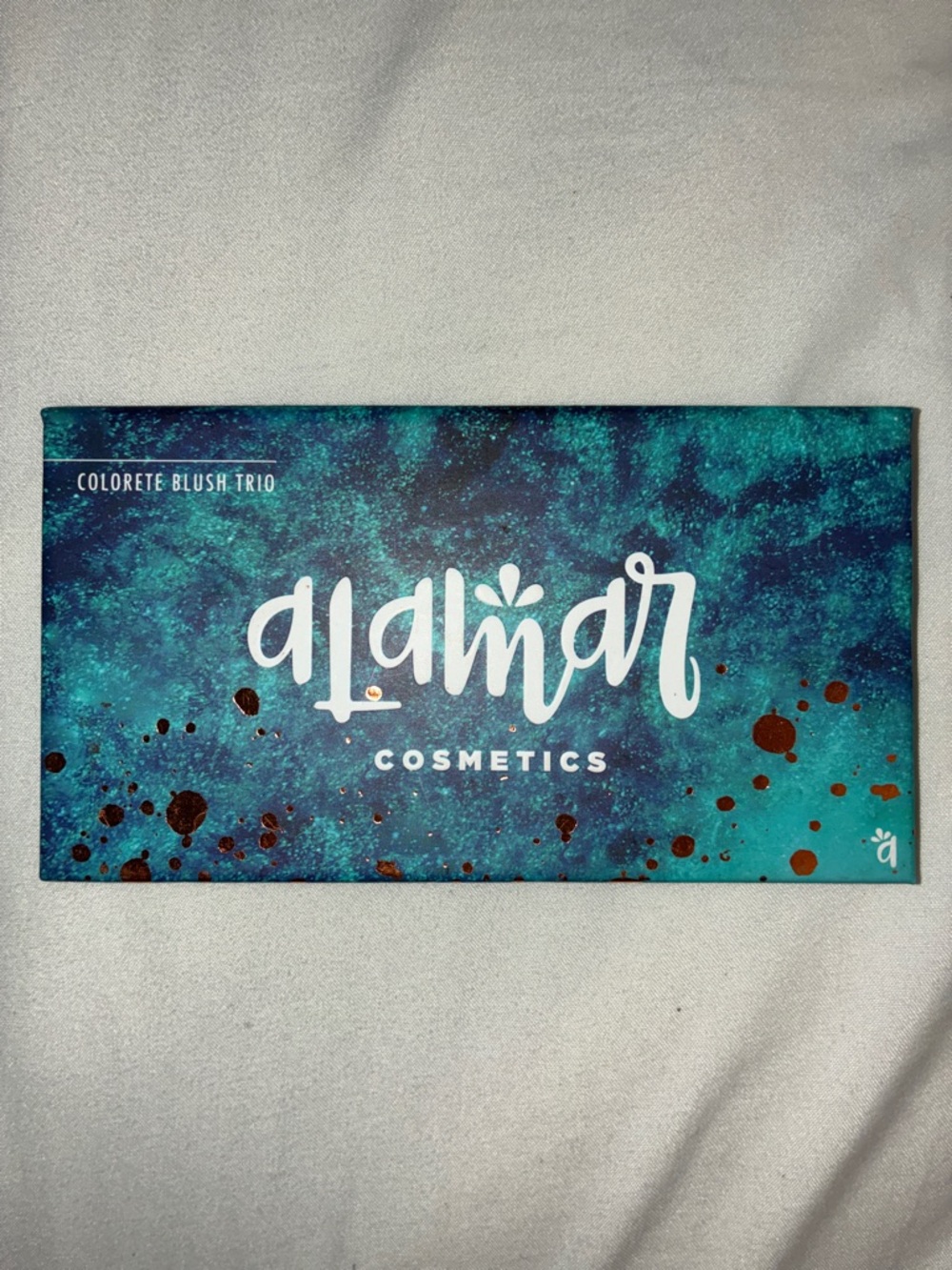 Alamar Cosmetics Colorete Blush Trio - Teal exterior - Unused New Without Tags